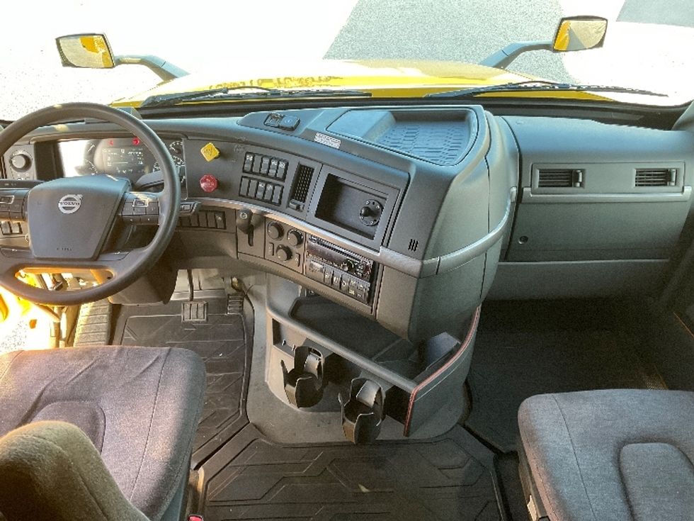 Sleeper Tractor-Heavy Duty Tractors-Volvo-2022-VNL64760-Gaylord-MI-497,280\n\t\tmiles-$ 68,500 - Image 12