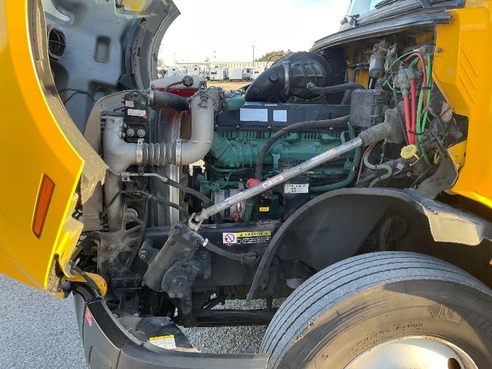 Sleeper Tractor-Heavy Duty Tractors-Volvo-2022-VNL64760-Gaylord-MI-497,280\n\t\tmiles-$ 68,500 - Image 21