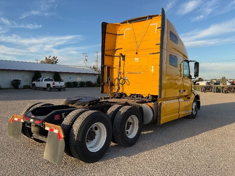 Sleeper Tractor-Heavy Duty Tractors-Volvo-2022-VNL64760-Gaylord-MI-497,280\n\t\tmiles-$ 68,500 - Image 7