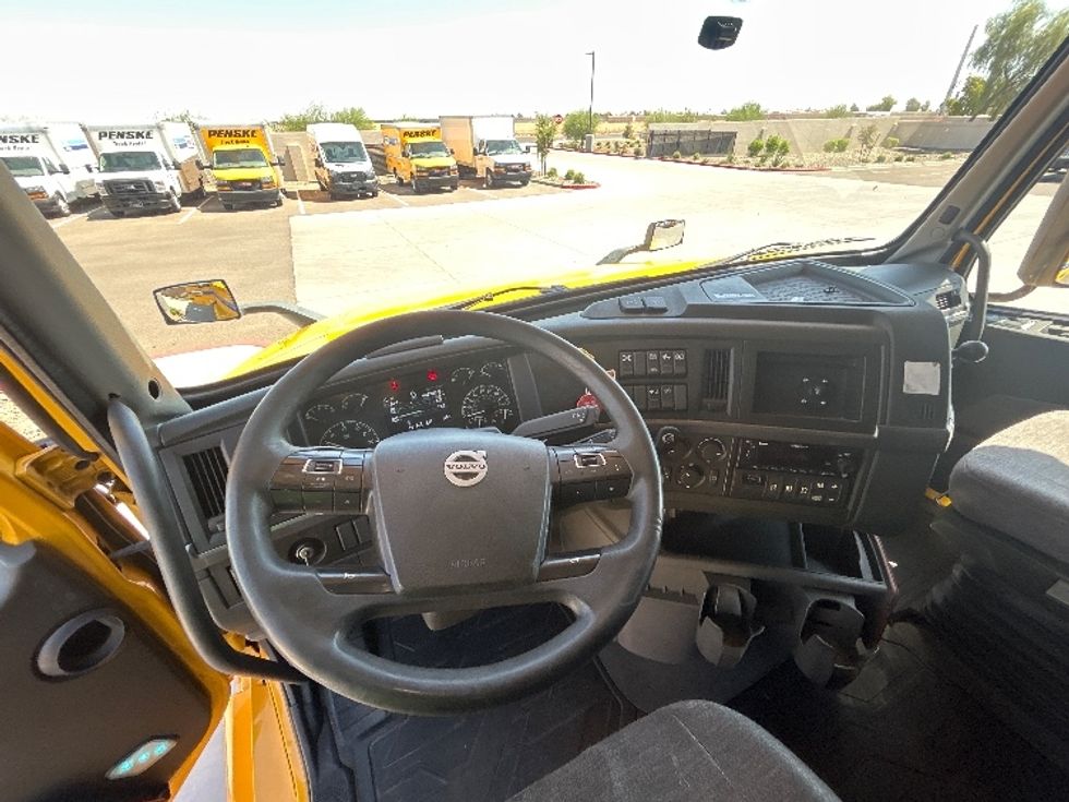 Sleeper Tractor-Heavy Duty Tractors-Volvo-2022-VNL64760-Goodyear-AZ-486,784\n\t\tmiles-$ 78,250 - Image 11