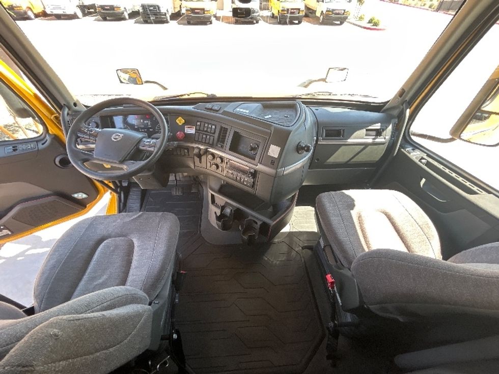 Sleeper Tractor-Heavy Duty Tractors-Volvo-2022-VNL64760-Goodyear-AZ-486,784\n\t\tmiles-$ 78,250 - Image 12