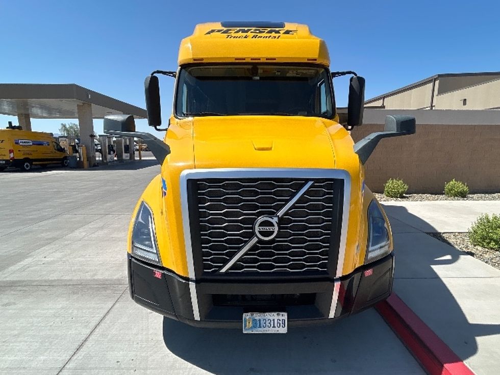 Sleeper Tractor-Heavy Duty Tractors-Volvo-2022-VNL64760-Goodyear-AZ-486,784\n\t\tmiles-$ 78,250 - Image 2