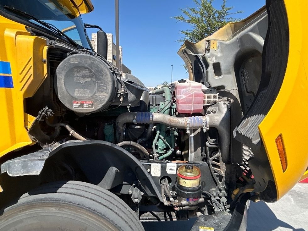 Sleeper Tractor-Heavy Duty Tractors-Volvo-2022-VNL64760-Goodyear-AZ-486,784\n\t\tmiles-$ 78,250 - Image 20