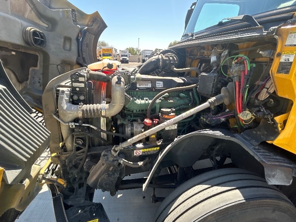 Sleeper Tractor-Heavy Duty Tractors-Volvo-2022-VNL64760-Goodyear-AZ-486,784\n\t\tmiles-$ 78,250 - Image 21