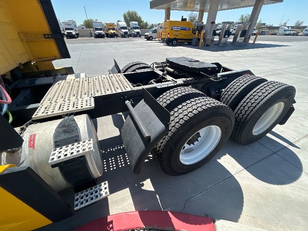 Sleeper Tractor-Heavy Duty Tractors-Volvo-2022-VNL64760-Goodyear-AZ-486,784\n\t\tmiles-$ 78,250 - Image 23