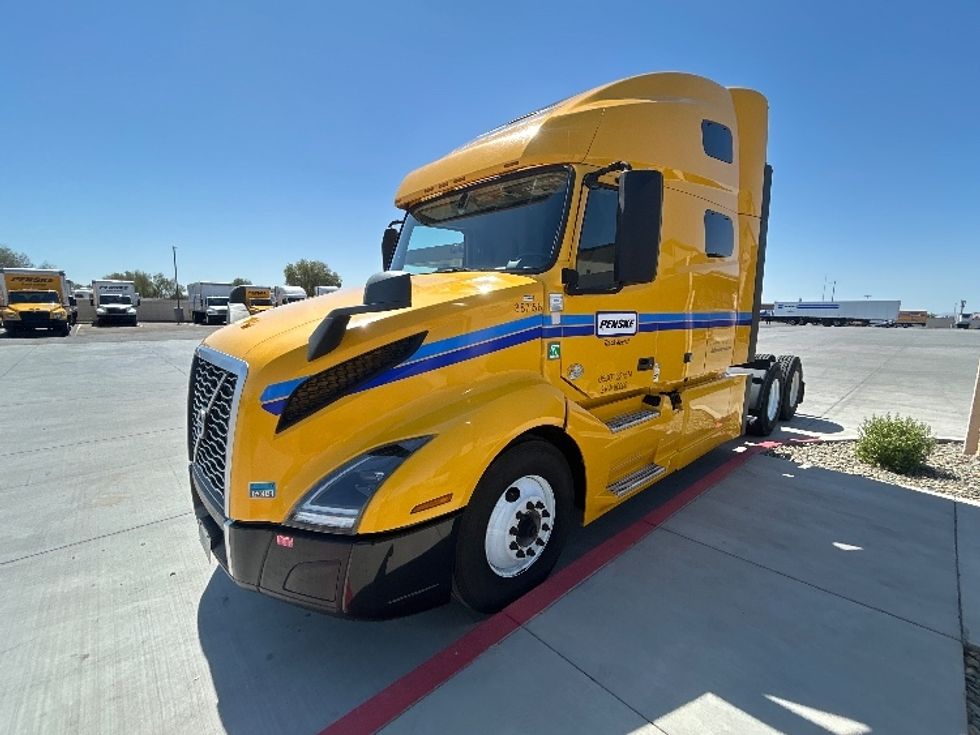 Sleeper Tractor-Heavy Duty Tractors-Volvo-2022-VNL64760-Goodyear-AZ-486,784\n\t\tmiles-$ 78,250 - Image 3