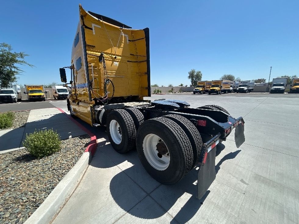 Sleeper Tractor-Heavy Duty Tractors-Volvo-2022-VNL64760-Goodyear-AZ-486,784\n\t\tmiles-$ 78,250 - Image 5