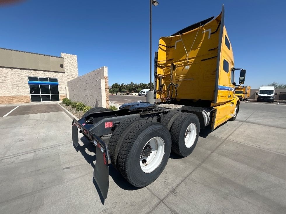 Sleeper Tractor-Heavy Duty Tractors-Volvo-2022-VNL64760-Goodyear-AZ-486,784\n\t\tmiles-$ 78,250 - Image 7