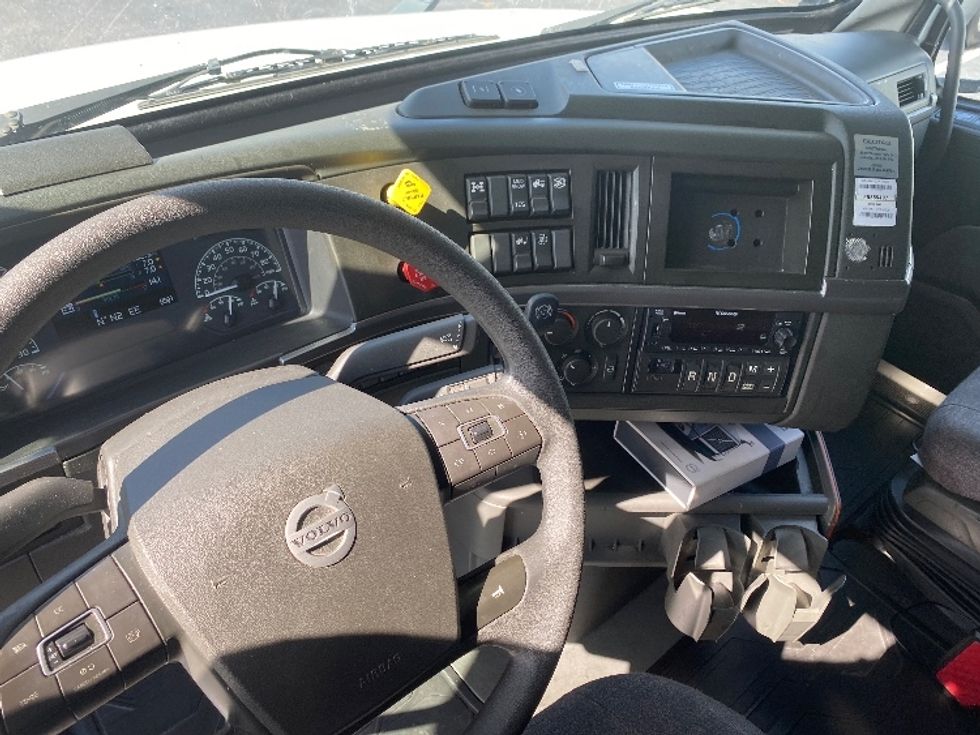 Sleeper Tractor-Heavy Duty Tractors-Volvo-2022-VNL64760-Greensboro-NC-422,492\n\t\tmiles-$ 86,750 - Image 10