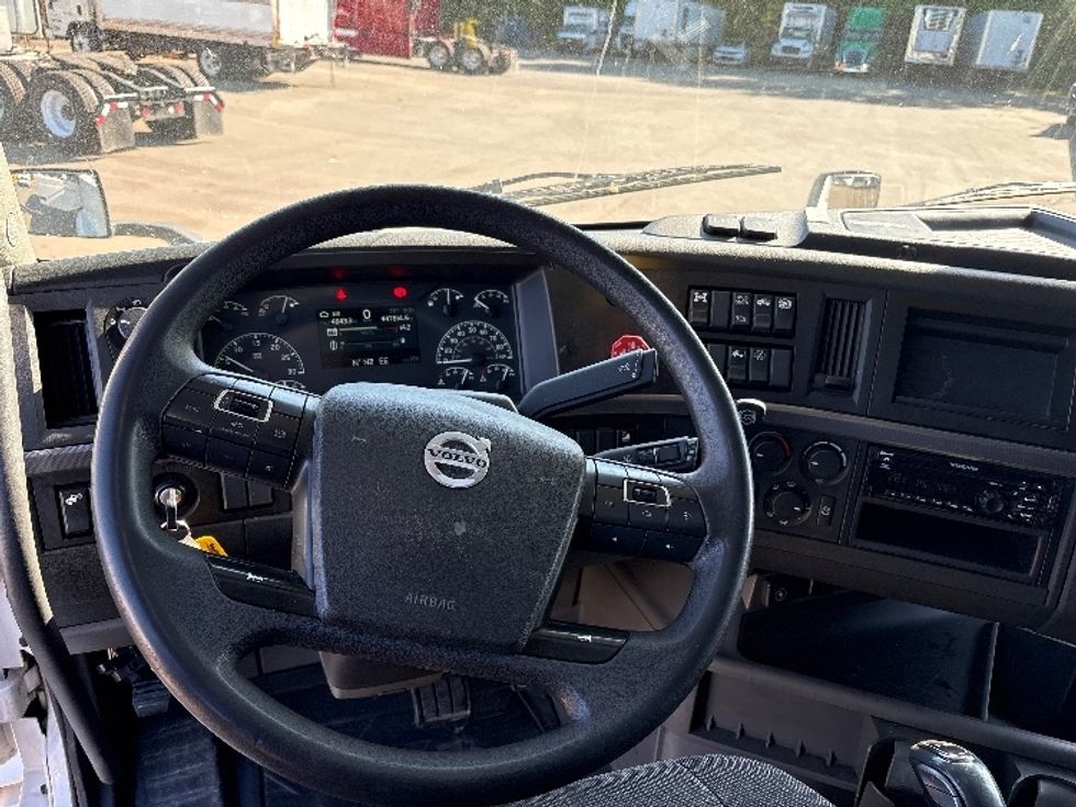 Sleeper Tractor-Heavy Duty Tractors-Volvo-2022-VNL64760-Greensboro-NC-448,528\n\t\tmiles-$ 74,750 - Image 11