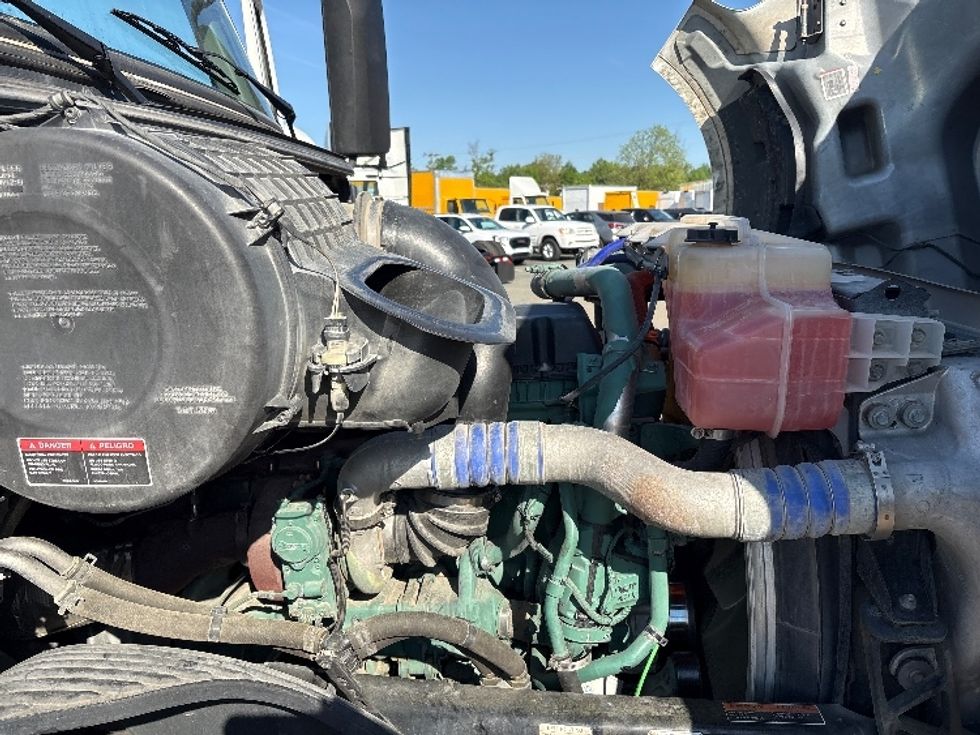 Sleeper Tractor-Heavy Duty Tractors-Volvo-2022-VNL64760-Greensboro-NC-448,528\n\t\tmiles-$ 74,750 - Image 20