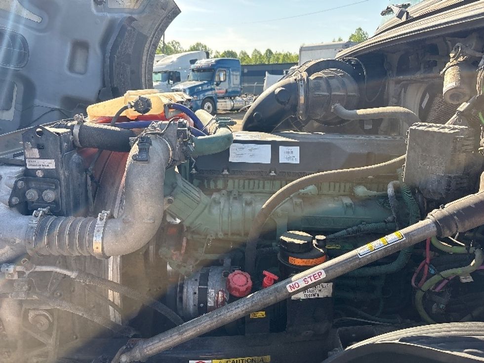 Sleeper Tractor-Heavy Duty Tractors-Volvo-2022-VNL64760-Greensboro-NC-448,528\n\t\tmiles-$ 74,750 - Image 21
