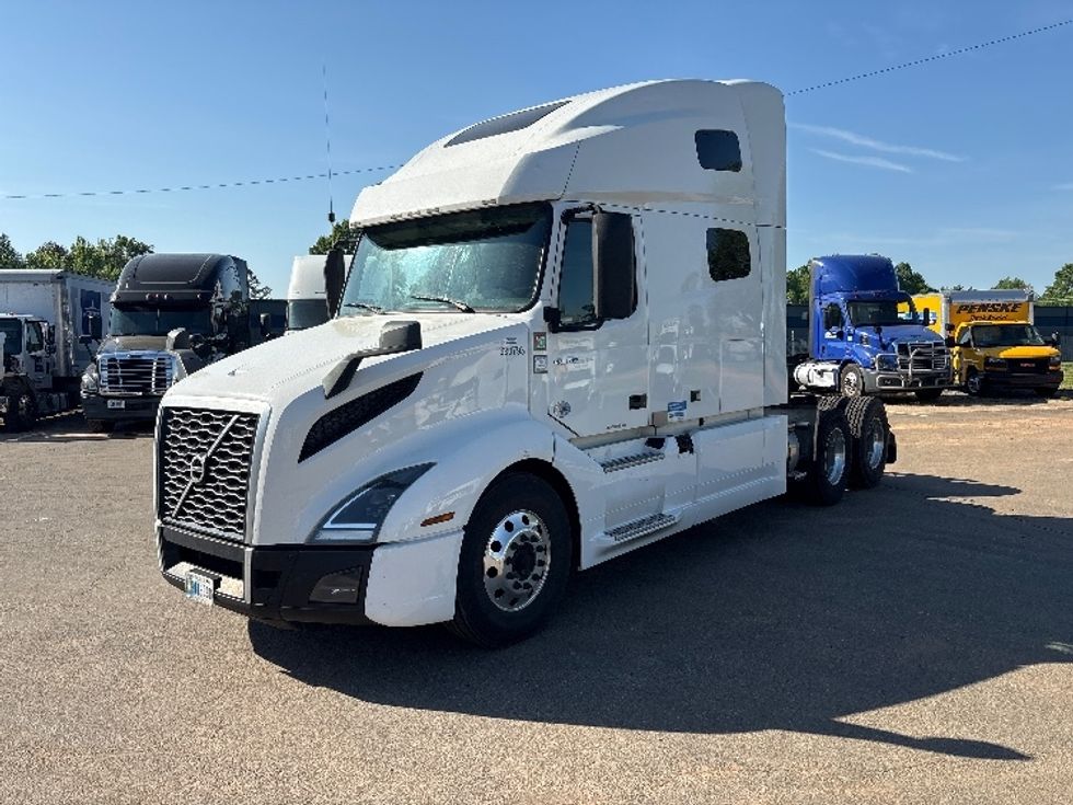 Sleeper Tractor-Heavy Duty Tractors-Volvo-2022-VNL64760-Greensboro-NC-448,528\n\t\tmiles-$ 74,750 - Image 3