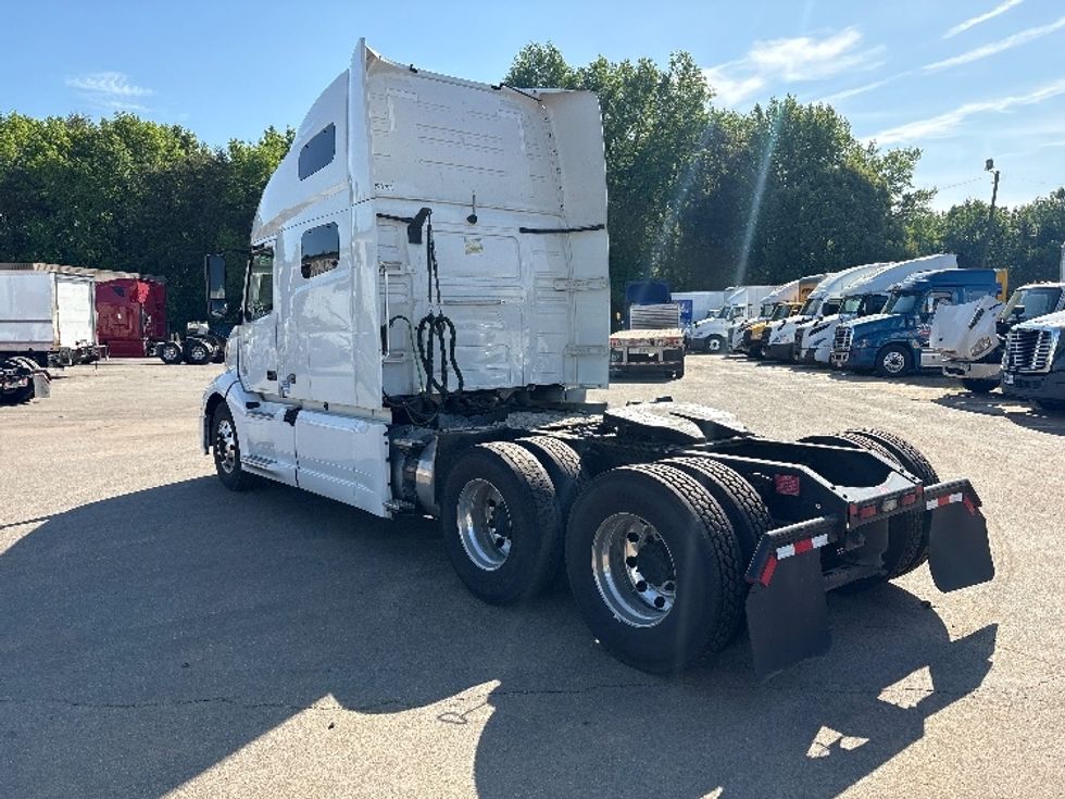 Sleeper Tractor-Heavy Duty Tractors-Volvo-2022-VNL64760-Greensboro-NC-448,528\n\t\tmiles-$ 74,750 - Image 5