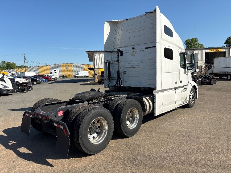 Sleeper Tractor-Heavy Duty Tractors-Volvo-2022-VNL64760-Greensboro-NC-448,528\n\t\tmiles-$ 74,750 - Image 7