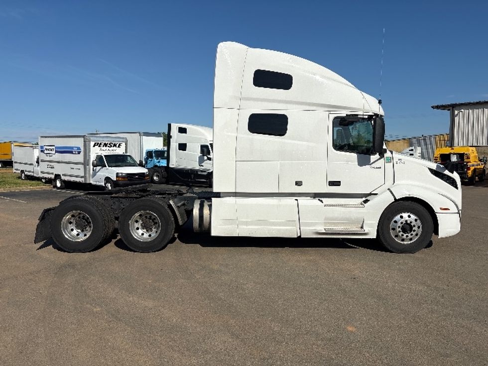 Sleeper Tractor-Heavy Duty Tractors-Volvo-2022-VNL64760-Greensboro-NC-448,528\n\t\tmiles-$ 74,750 - Image 8