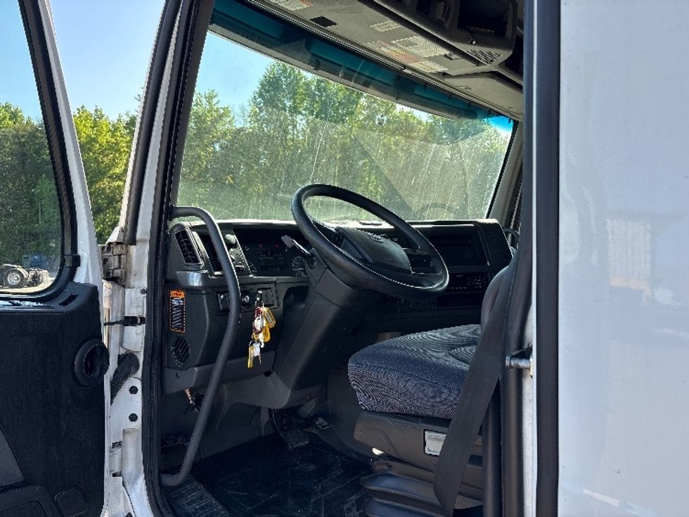 Sleeper Tractor-Heavy Duty Tractors-Volvo-2022-VNL64760-Greensboro-NC-448,528\n\t\tmiles-$ 74,750 - Image 9