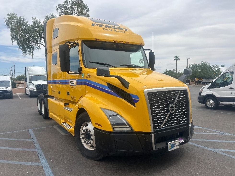 Sleeper Tractor-Heavy Duty Tractors-Volvo-2022-VNL64760-Greensboro-NC-534,044\n\t\tmiles-$ 63,500 - Image 1