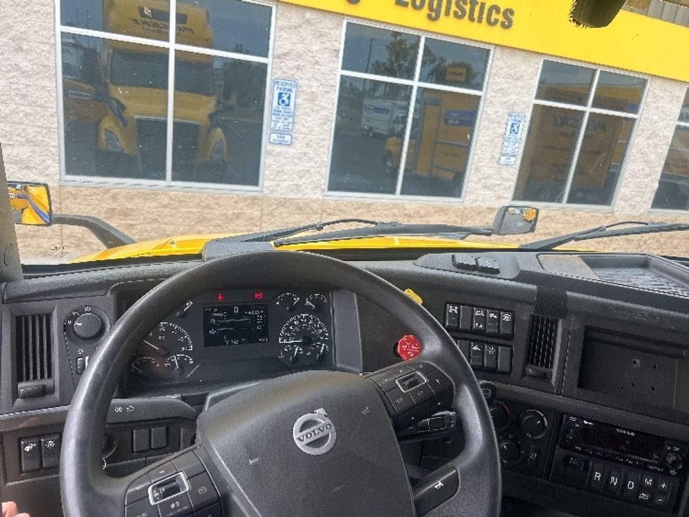 Sleeper Tractor-Heavy Duty Tractors-Volvo-2022-VNL64760-Greensboro-NC-534,044\n\t\tmiles-$ 63,500 - Image 11