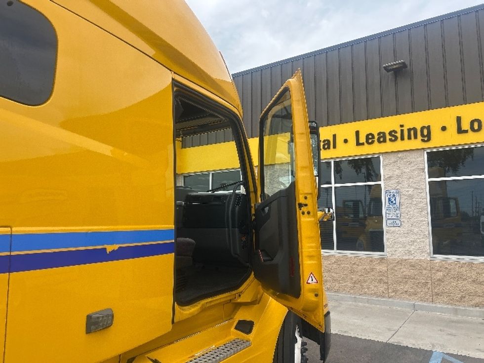 Sleeper Tractor-Heavy Duty Tractors-Volvo-2022-VNL64760-Greensboro-NC-534,044\n\t\tmiles-$ 63,500 - Image 13