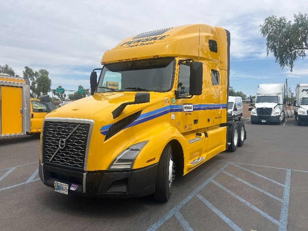 Sleeper Tractor-Heavy Duty Tractors-Volvo-2022-VNL64760-Greensboro-NC-534,044\n\t\tmiles-$ 63,500 - Image 3