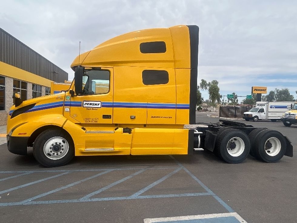Sleeper Tractor-Heavy Duty Tractors-Volvo-2022-VNL64760-Greensboro-NC-534,044\n\t\tmiles-$ 63,500 - Image 4