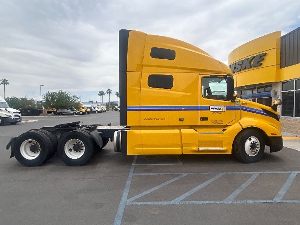 Sleeper Tractor-Heavy Duty Tractors-Volvo-2022-VNL64760-Greensboro-NC-534,044\n\t\tmiles-$ 63,500 - Image 8