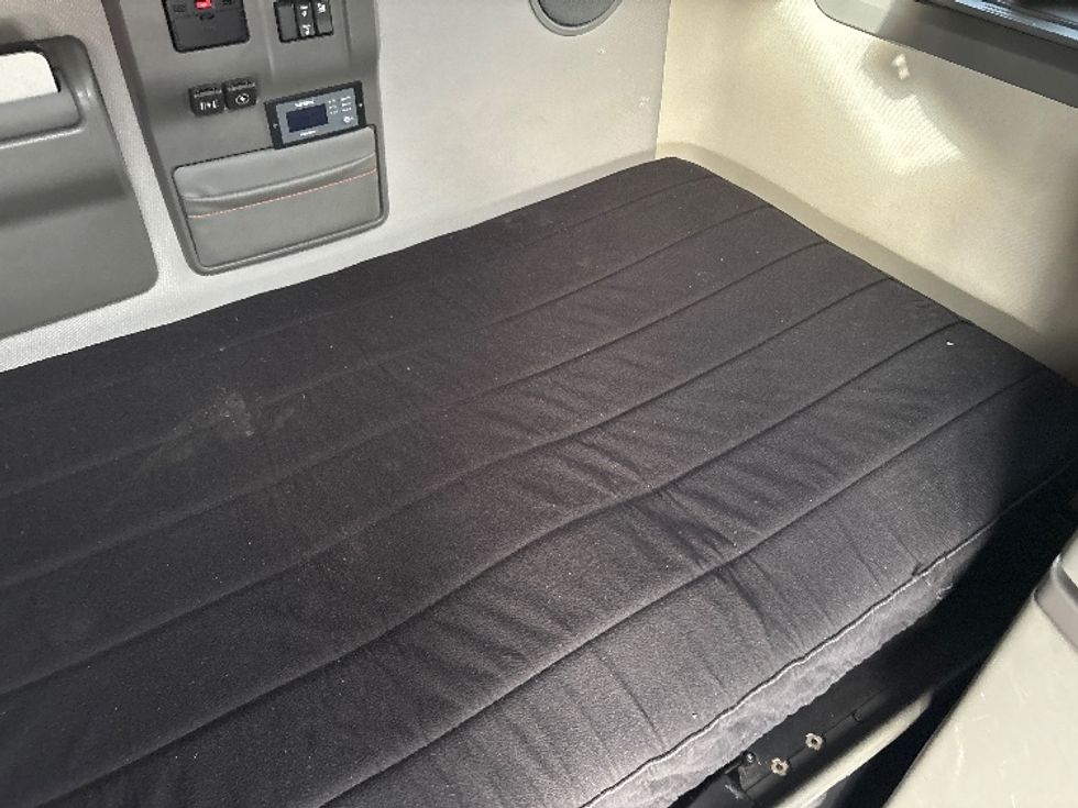 Sleeper Tractor-Heavy Duty Tractors-Volvo-2022-VNL64760-Greensboro-NC-535,507\n\t\tmiles-$ 76,000 - Image 17