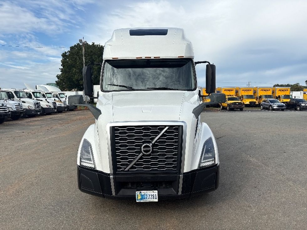 Sleeper Tractor-Heavy Duty Tractors-Volvo-2022-VNL64760-Greensboro-NC-535,507\n\t\tmiles-$ 76,000 - Image 2