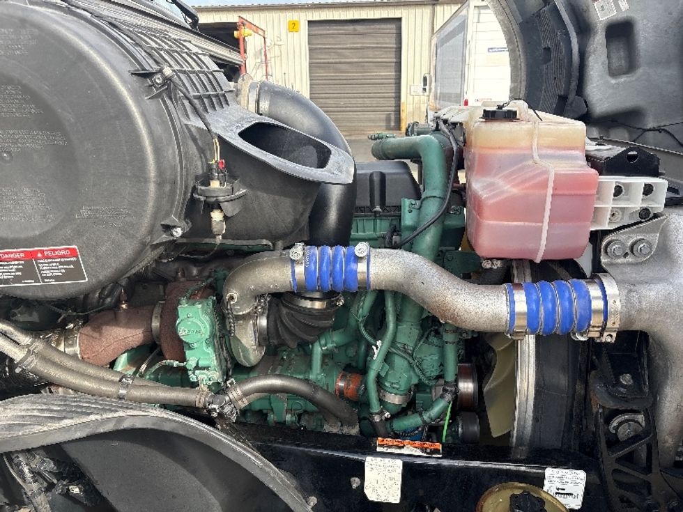 Sleeper Tractor-Heavy Duty Tractors-Volvo-2022-VNL64760-Greensboro-NC-535,507\n\t\tmiles-$ 76,000 - Image 20