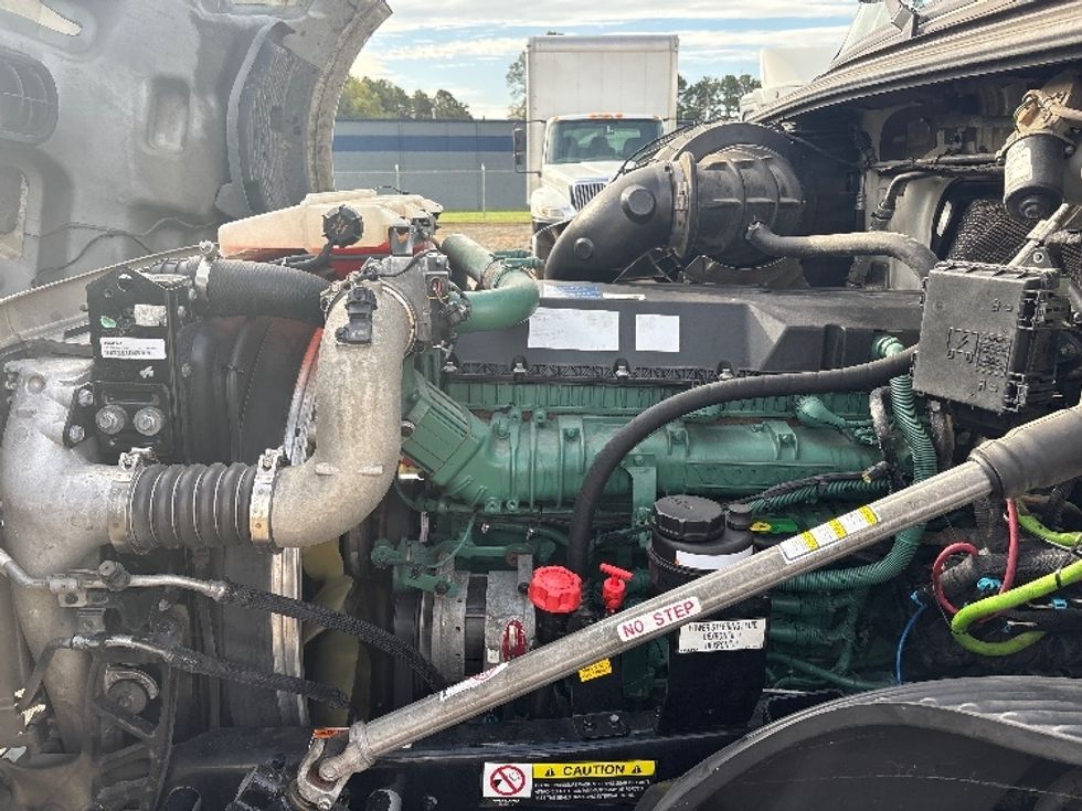 Sleeper Tractor-Heavy Duty Tractors-Volvo-2022-VNL64760-Greensboro-NC-535,507\n\t\tmiles-$ 76,000 - Image 21