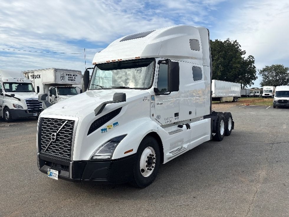 Sleeper Tractor-Heavy Duty Tractors-Volvo-2022-VNL64760-Greensboro-NC-535,507\n\t\tmiles-$ 76,000 - Image 3
