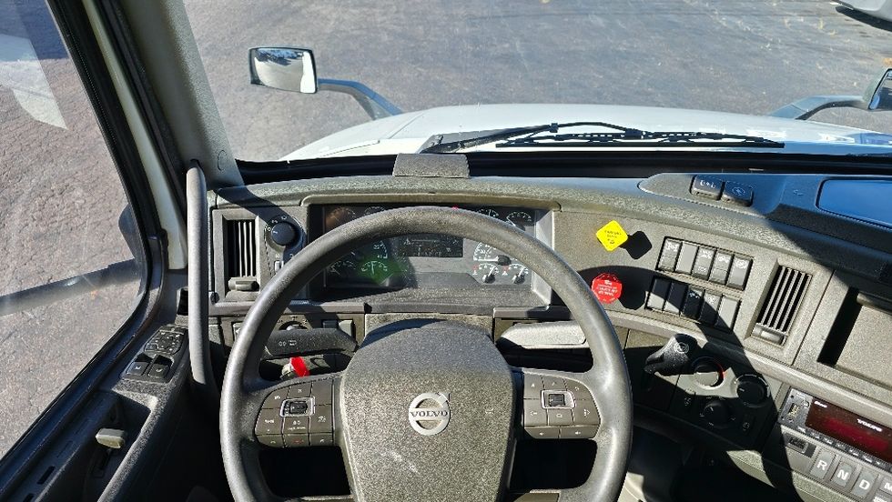 Sleeper Tractor-Heavy Duty Tractors-Volvo-2022-VNL64760-Greensboro-NC-584,423\n\t\tmiles-$ 70,750 - Image 11