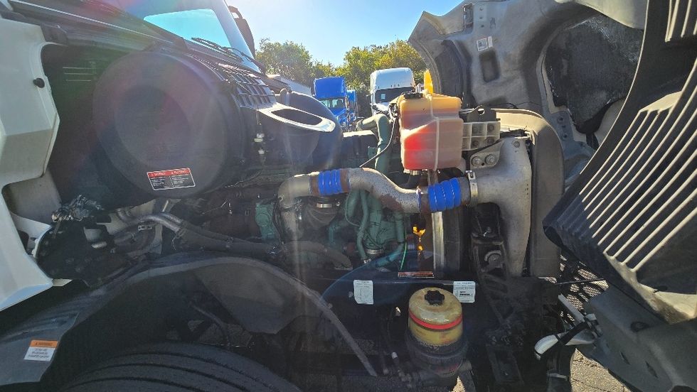Sleeper Tractor-Heavy Duty Tractors-Volvo-2022-VNL64760-Greensboro-NC-584,423\n\t\tmiles-$ 70,750 - Image 20