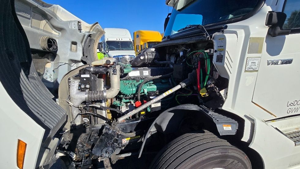 Sleeper Tractor-Heavy Duty Tractors-Volvo-2022-VNL64760-Greensboro-NC-584,423\n\t\tmiles-$ 70,750 - Image 21