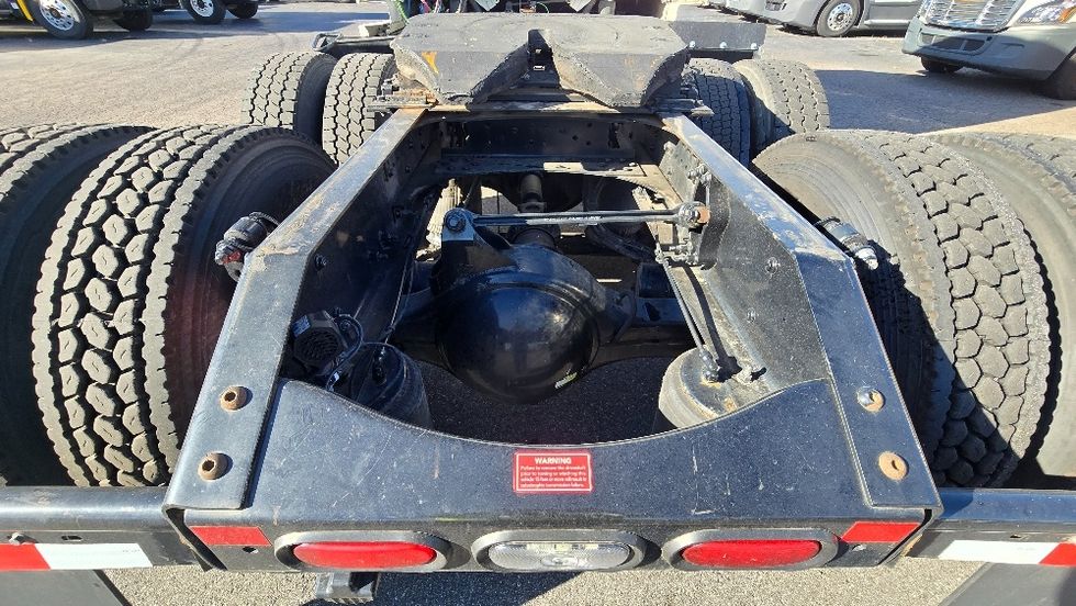 Sleeper Tractor-Heavy Duty Tractors-Volvo-2022-VNL64760-Greensboro-NC-584,423\n\t\tmiles-$ 70,750 - Image 6