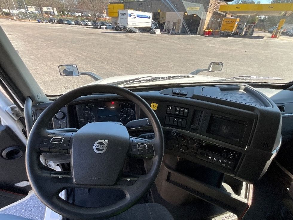 Sleeper Tractor-Heavy Duty Tractors-Volvo-2022-VNL64760-Greenville-SC-444,388\n\t\tmiles-$ 79,750 - Image 11