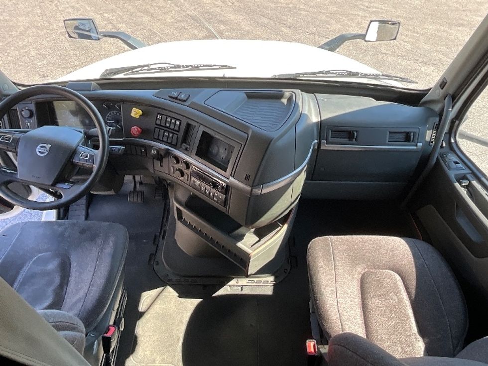 Sleeper Tractor-Heavy Duty Tractors-Volvo-2022-VNL64760-Greenville-SC-444,388\n\t\tmiles-$ 79,750 - Image 12