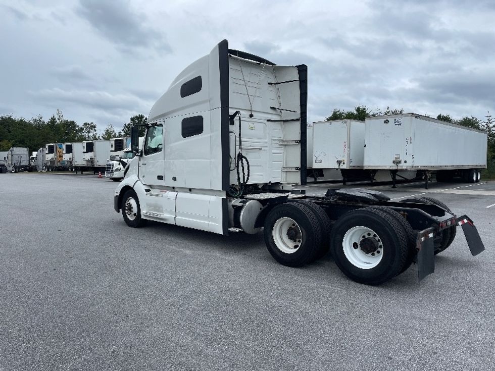 Sleeper Tractor-Heavy Duty Tractors-Volvo-2022-VNL64760-Greenville-SC-444,388\n\t\tmiles-$ 79,750 - Image 5