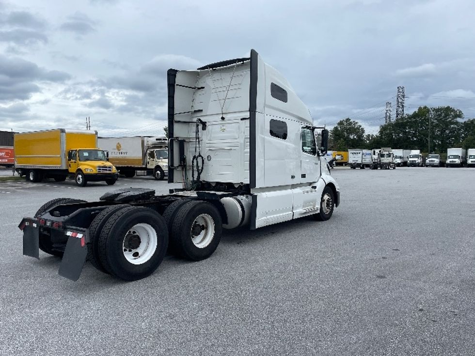 Sleeper Tractor-Heavy Duty Tractors-Volvo-2022-VNL64760-Greenville-SC-444,388\n\t\tmiles-$ 79,750 - Image 7