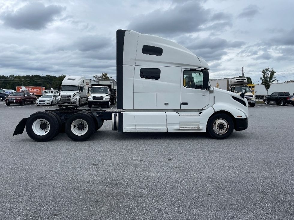 Sleeper Tractor-Heavy Duty Tractors-Volvo-2022-VNL64760-Greenville-SC-444,388\n\t\tmiles-$ 79,750 - Image 8
