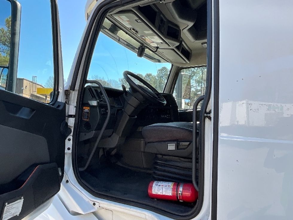 Sleeper Tractor-Heavy Duty Tractors-Volvo-2022-VNL64760-Greenville-SC-444,388\n\t\tmiles-$ 79,750 - Image 9