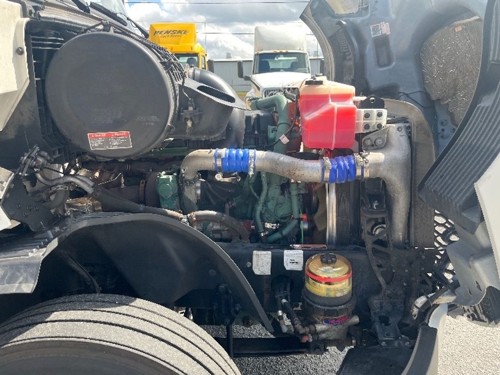 Sleeper Tractor-Heavy Duty Tractors-Volvo-2022-VNL64760-Greer-SC-375,173\n\t\tmiles-$ 86,500 - Image 20