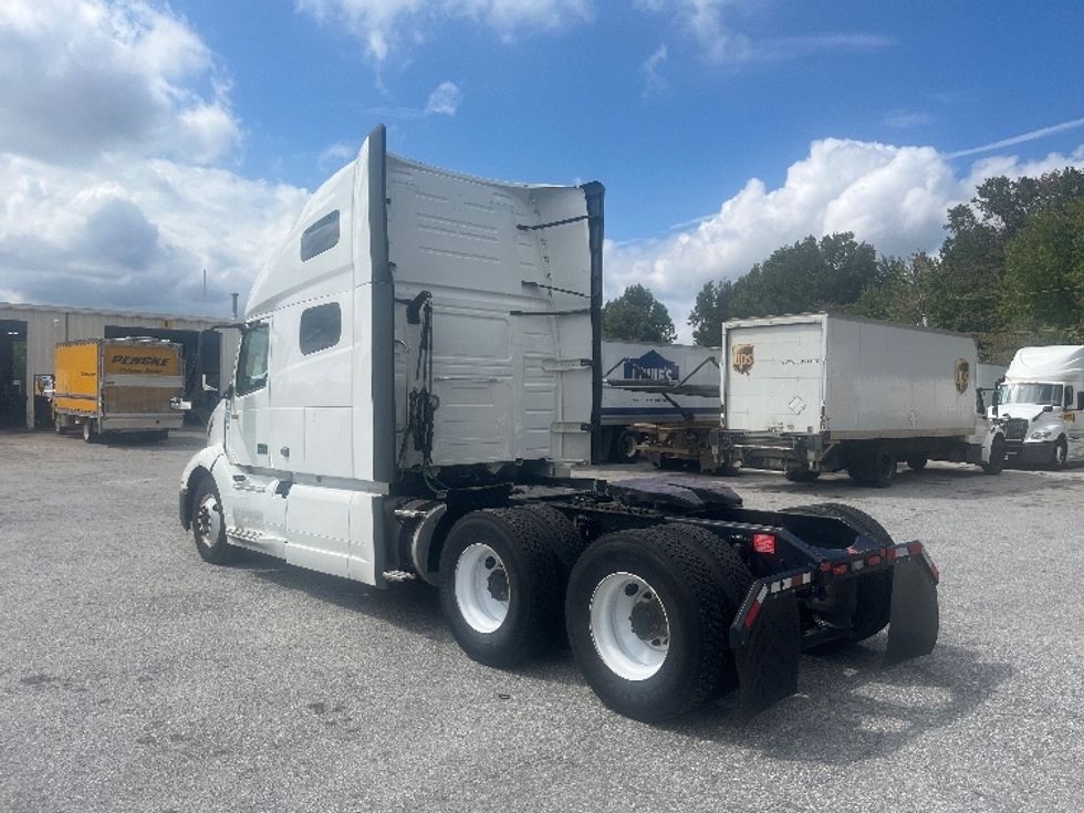 Sleeper Tractor-Heavy Duty Tractors-Volvo-2022-VNL64760-Greer-SC-375,173\n\t\tmiles-$ 86,500 - Image 5