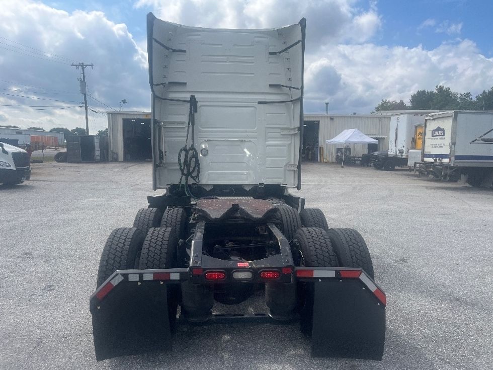 Sleeper Tractor-Heavy Duty Tractors-Volvo-2022-VNL64760-Greer-SC-375,173\n\t\tmiles-$ 86,500 - Image 6