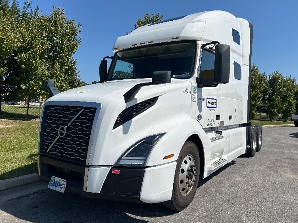 Sleeper Tractor-Heavy Duty Tractors-Volvo-2022-VNL64760-Hammond-LA-417,498\n\t\tmiles-$ 88,250 - Image 3