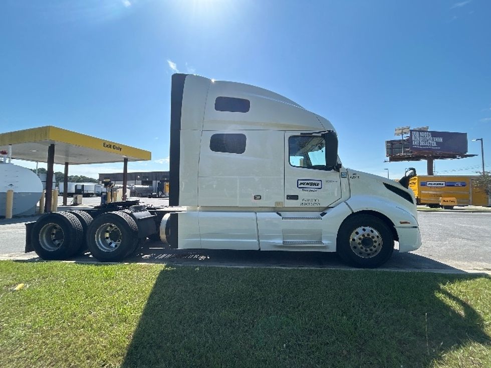 Sleeper Tractor-Heavy Duty Tractors-Volvo-2022-VNL64760-Hammond-LA-417,498\n\t\tmiles-$ 88,250 - Image 8