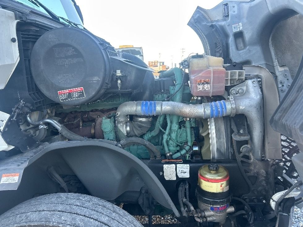 Sleeper Tractor-Heavy Duty Tractors-Volvo-2022-VNL64760-Hattiesburg-MS-386,375\n\t\tmiles-$ 85,250 - Image 20