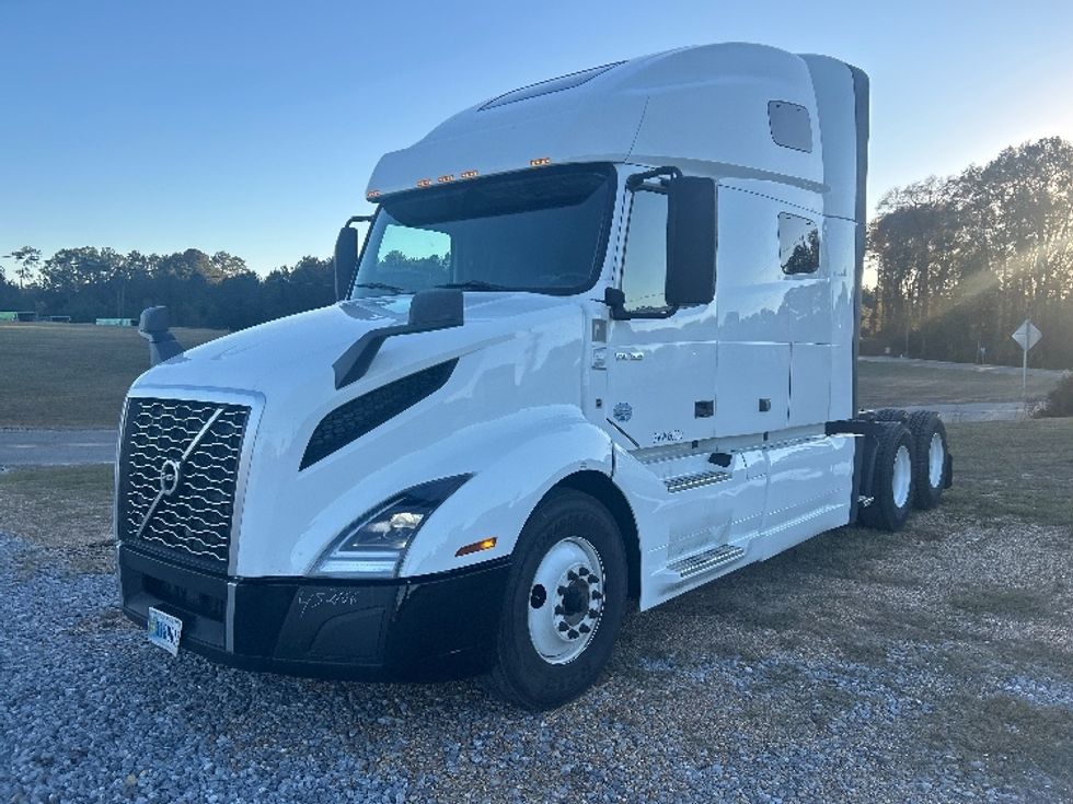 Sleeper Tractor-Heavy Duty Tractors-Volvo-2022-VNL64760-Hattiesburg-MS-386,375\n\t\tmiles-$ 85,250 - Image 3