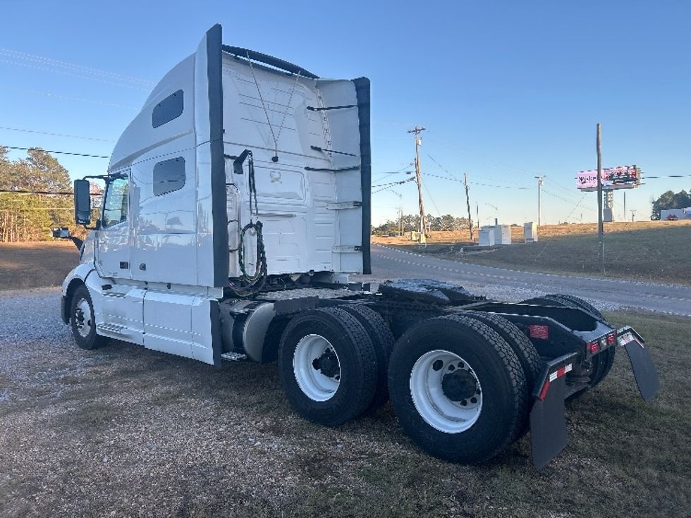Sleeper Tractor-Heavy Duty Tractors-Volvo-2022-VNL64760-Hattiesburg-MS-386,375\n\t\tmiles-$ 85,250 - Image 5